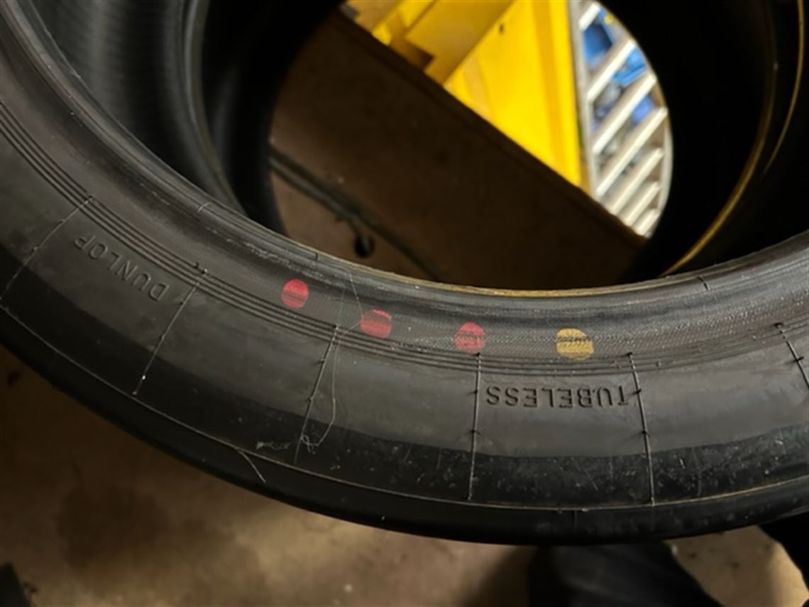 dunlop-slicks