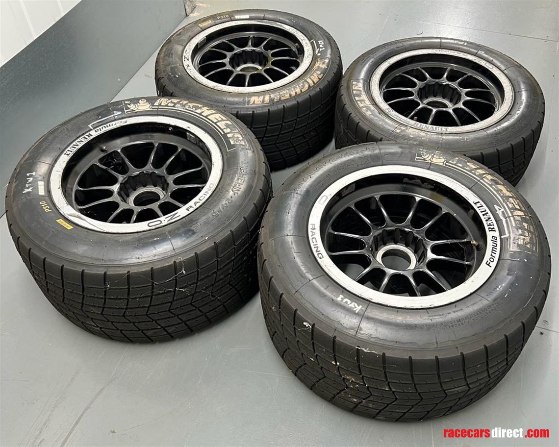 set-0f-4-formula-renault-wheels-and-tyreswets