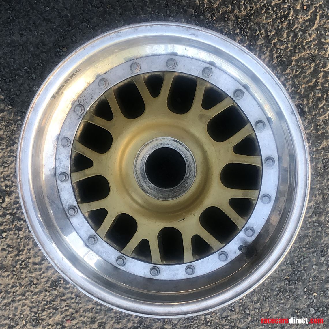 Racecarsdirect.com - RADICAL Image split rim 8x13- taper centrelock