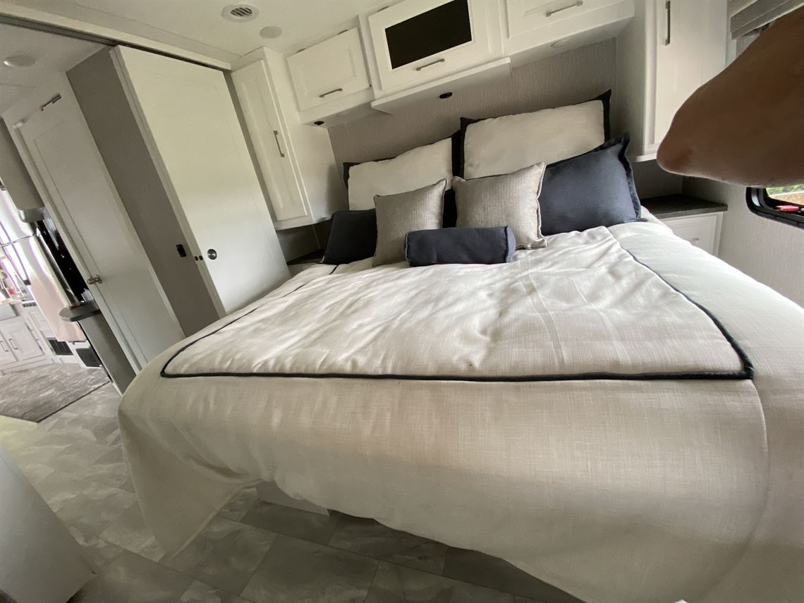 Racecarsdirect.com - Coachmen Encore 325SS