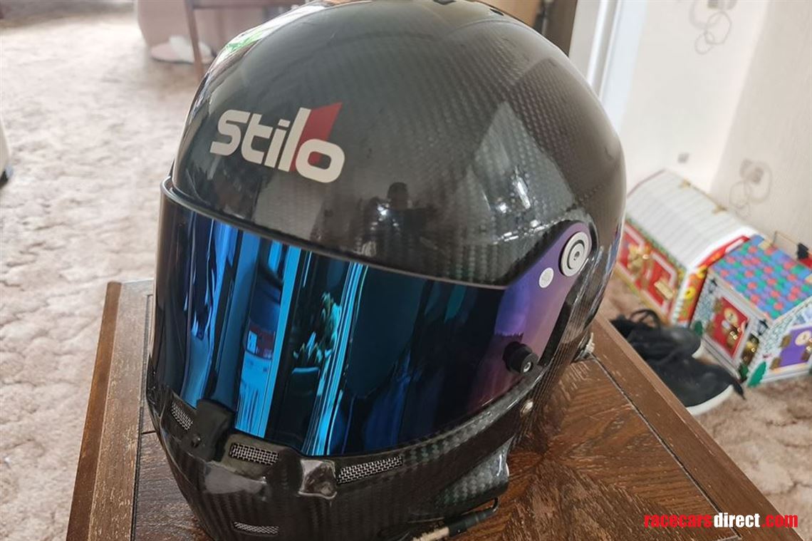 stilo-motorsport-st5-f-carbon-helmet-with-fhr