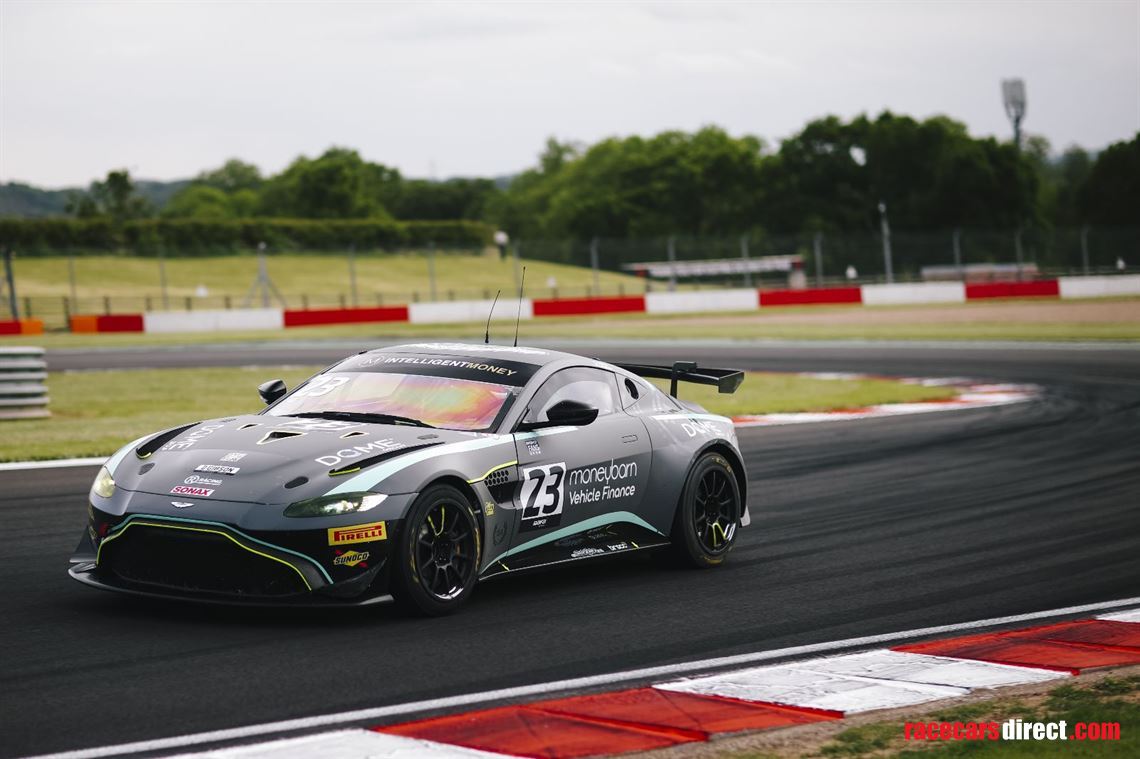 aston-martin-gt4