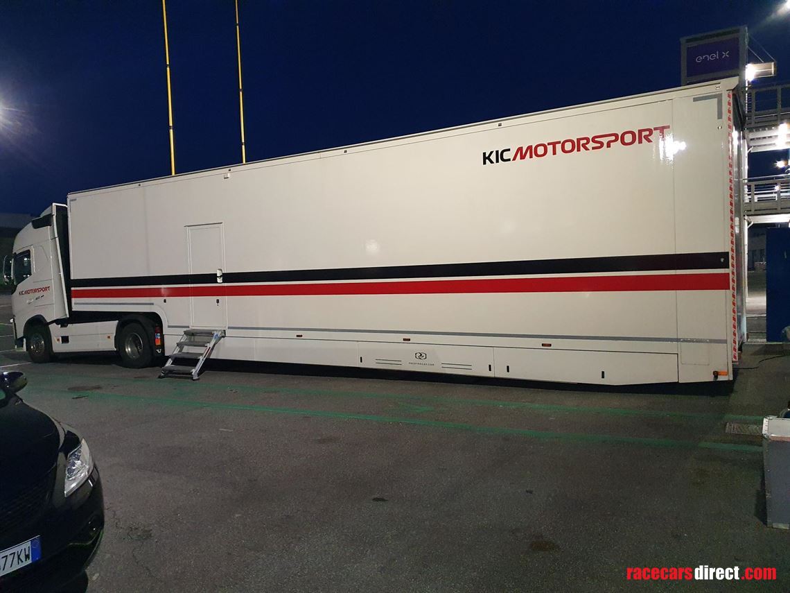 2017-racetrailer-with-2-awnings-and-a-floor