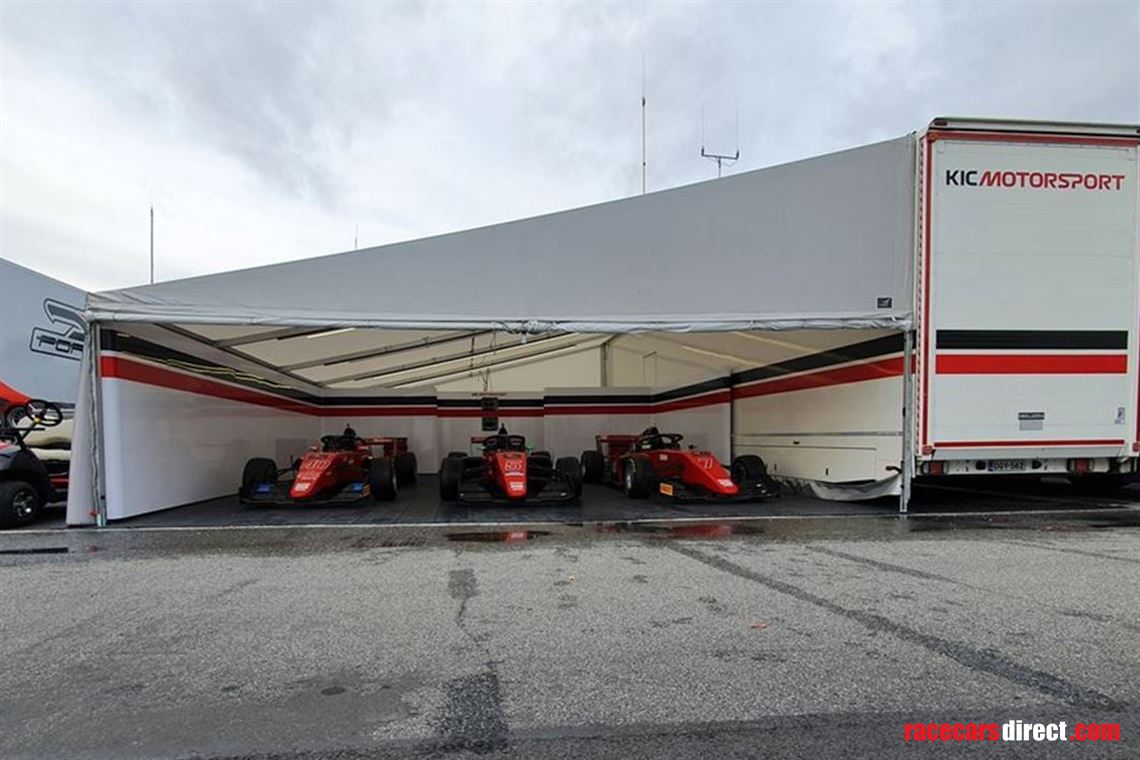 2017-racetrailer-with-2-awnings-and-a-floor