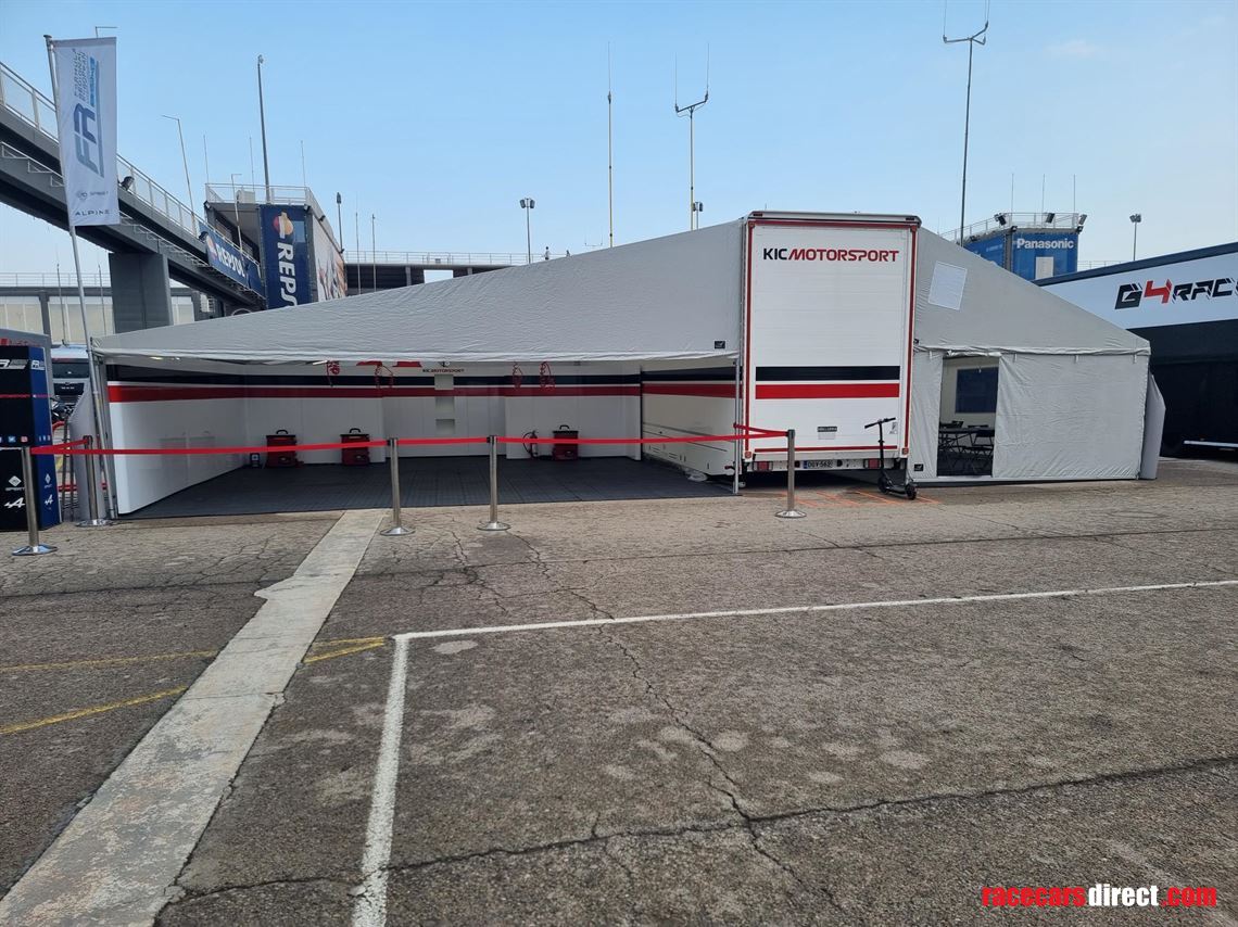 2017-racetrailer-with-2-awnings-and-a-floor