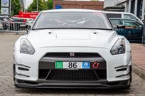 NISMO carbon mask incl. N-Attack attachments and driving aids Hood with air extraction for the engine