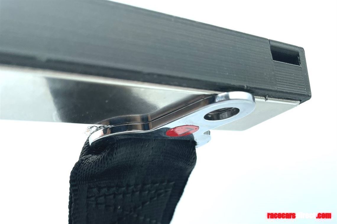 strong-roof-magnets-to-hold-back-seatbelts