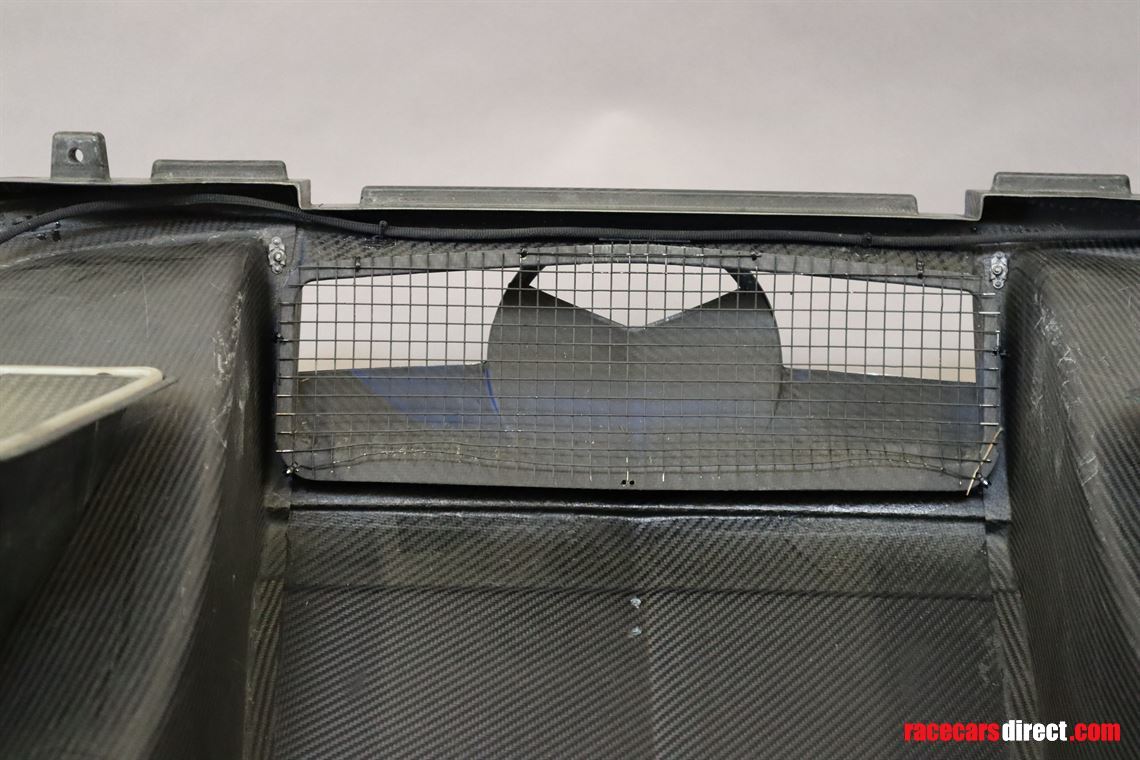 mercedes-amg-c63-dtm-2015-front-bonnet-clip-p