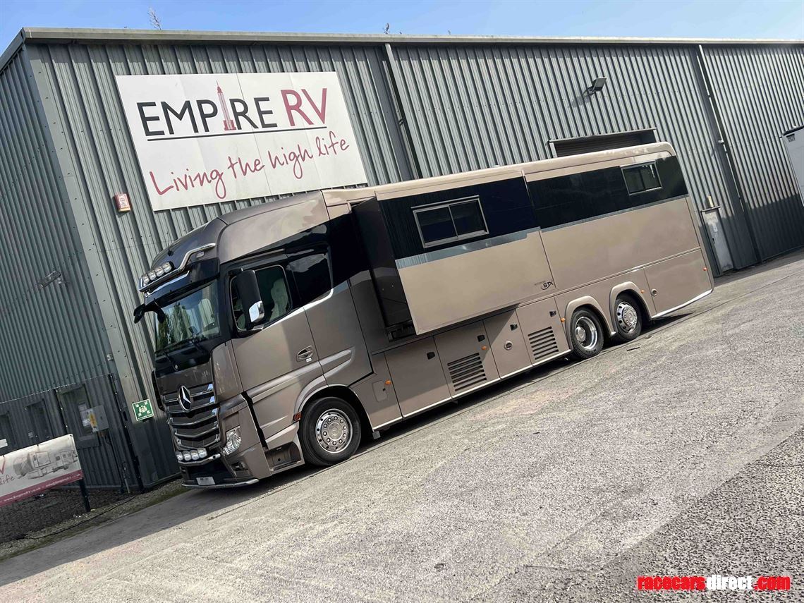 Racecarsdirect.com - STX Motorhome with 2 Pop Outs and Garage