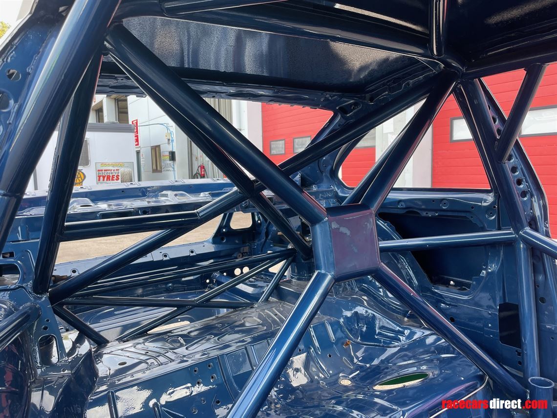 Racecarsdirect.com - BMW E46 M3 caged shell