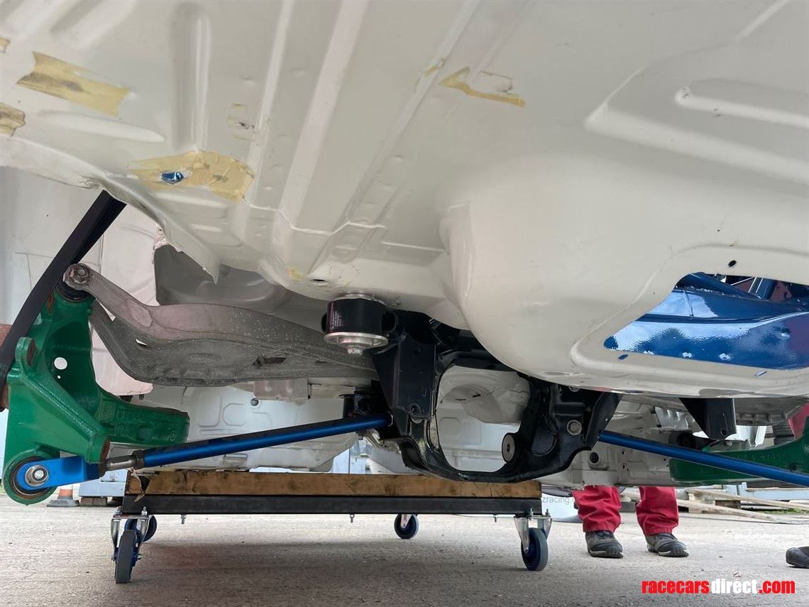 Racecarsdirect.com - BMW E46 M3 caged shell