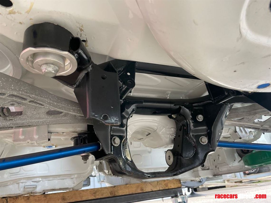 Racecarsdirect.com - BMW E46 M3 caged shell