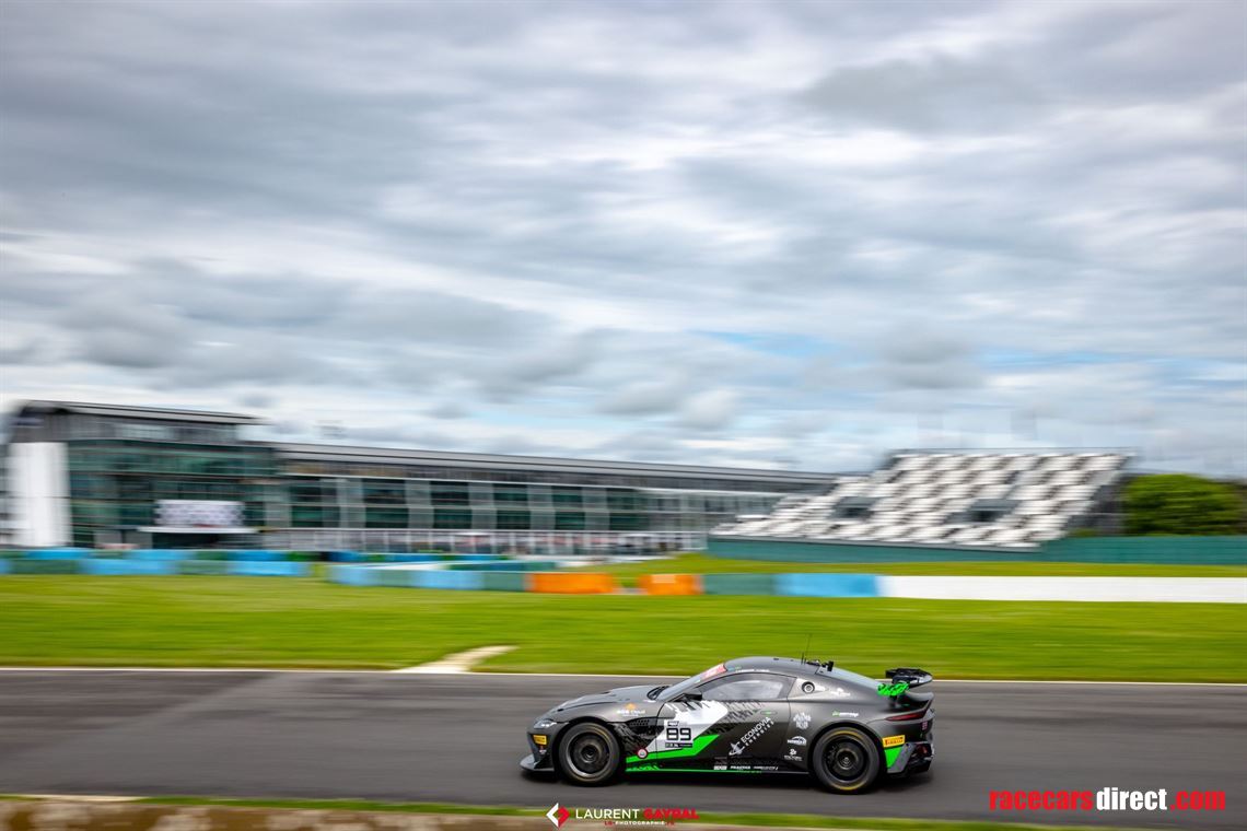 aston-martin-vantage-gt4