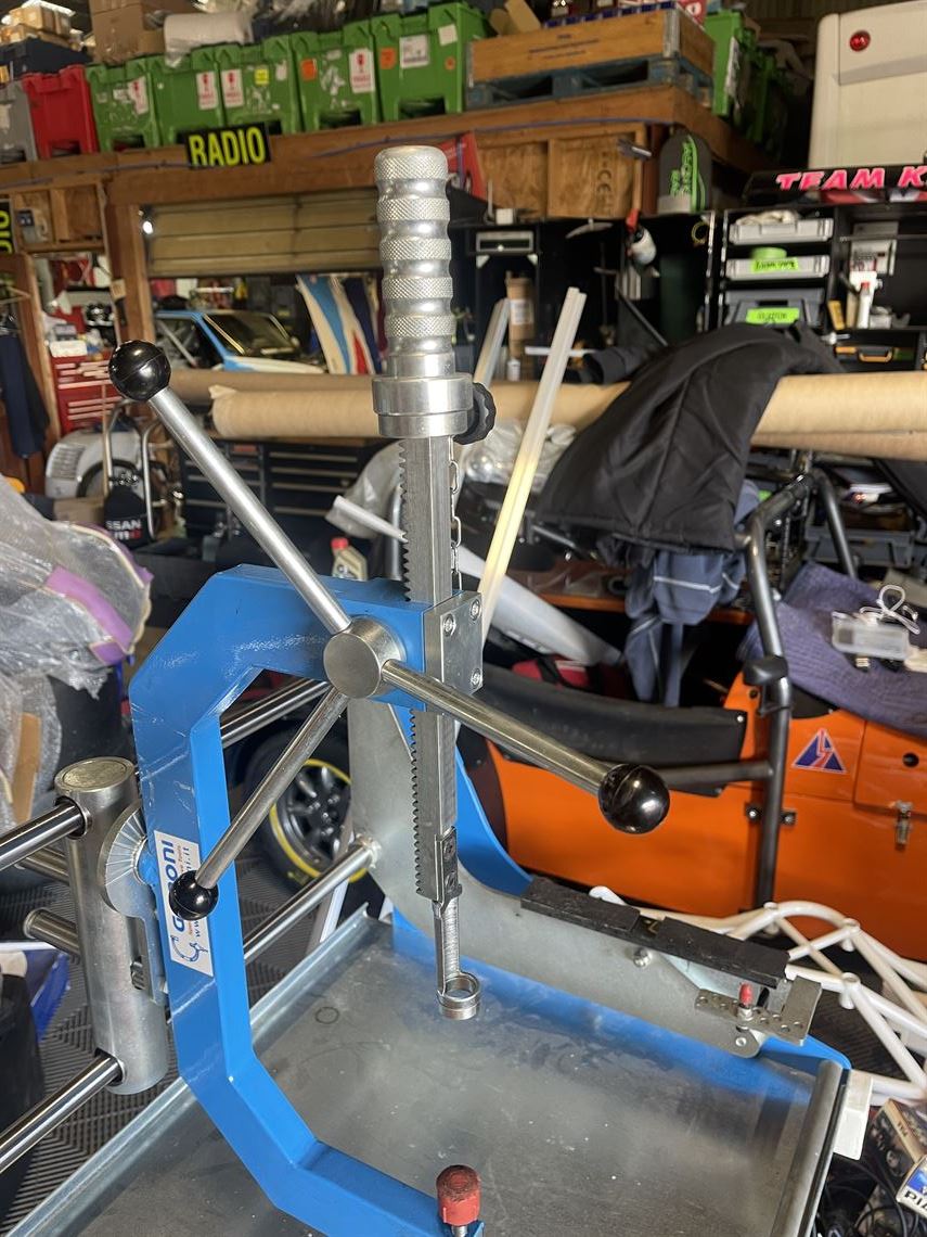 govoni-cylinder-head-building-bench