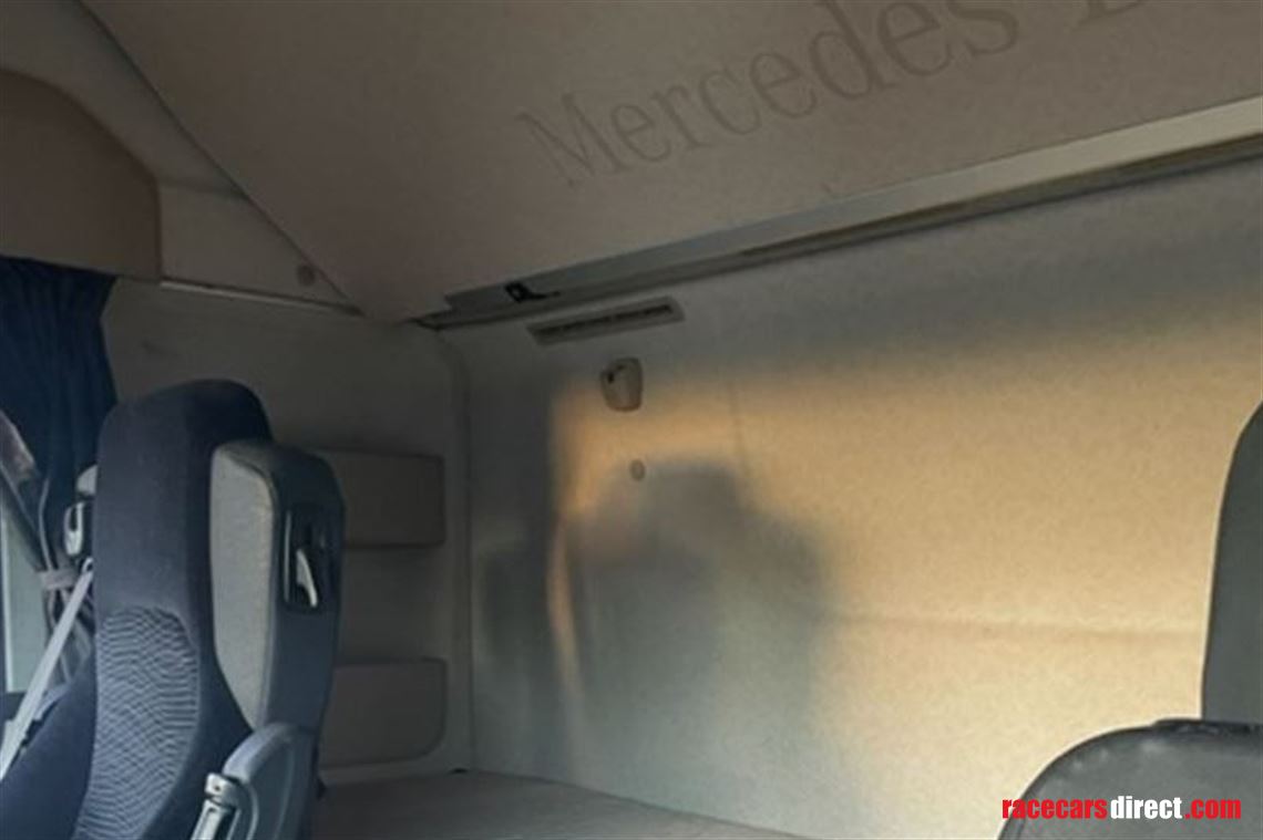 mercedes-1842-mega-space-4-x-2