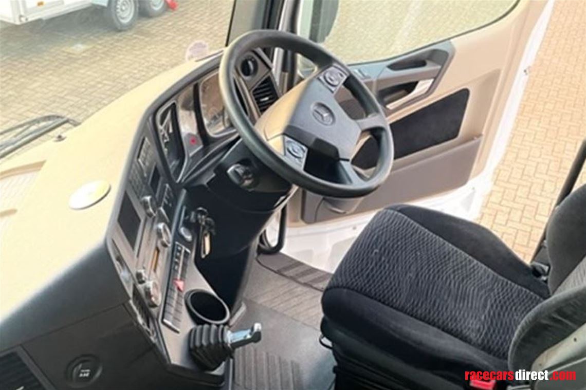 mercedes-1842-mega-space-4-x-2