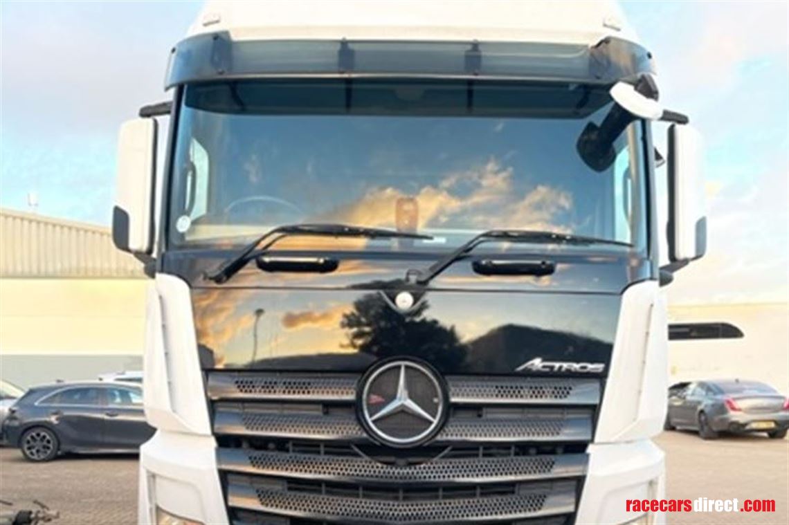 mercedes-1842-mega-space-4-x-2