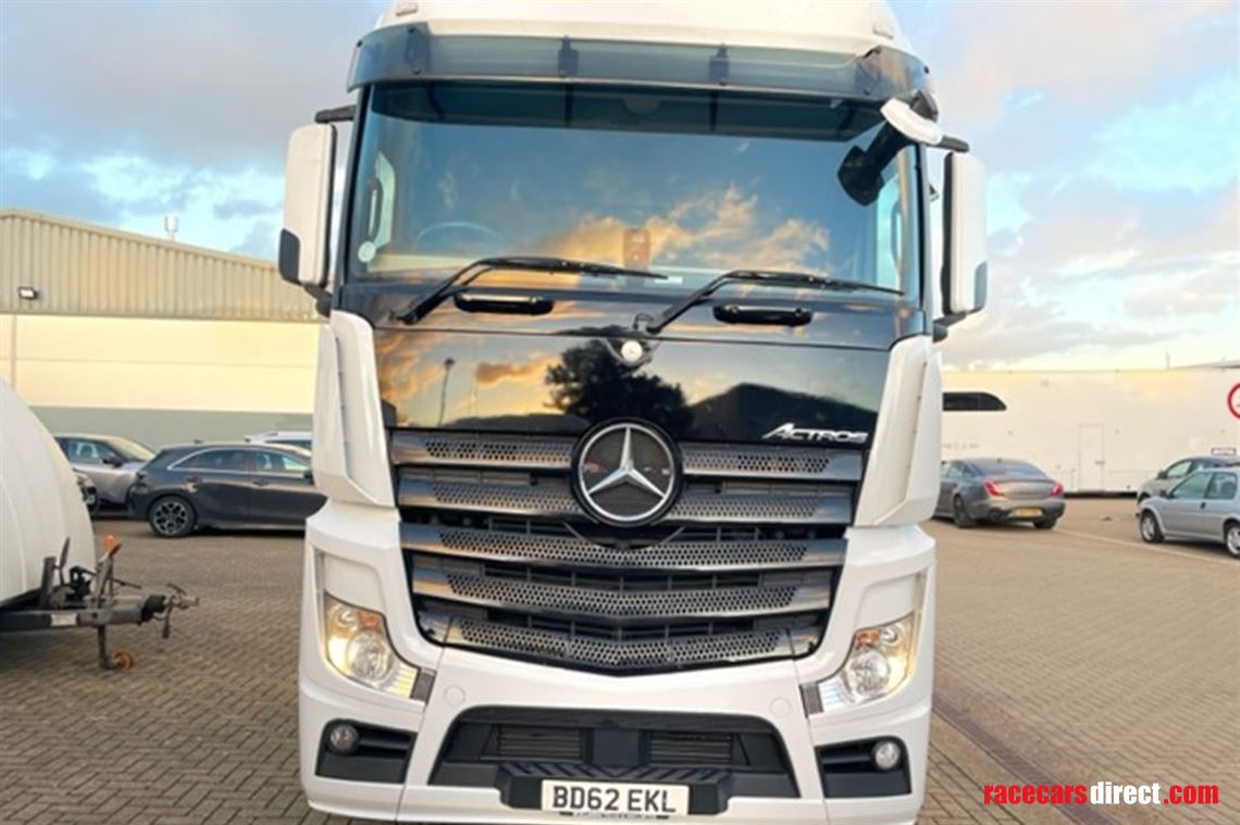 mercedes-1842-mega-space-4-x-2