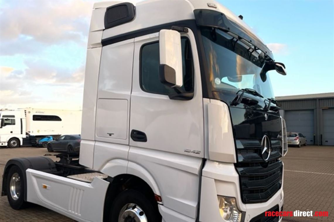 mercedes-1842-mega-space-4-x-2