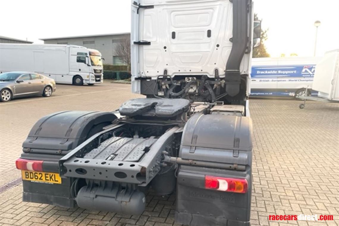 mercedes-1842-mega-space-4-x-2