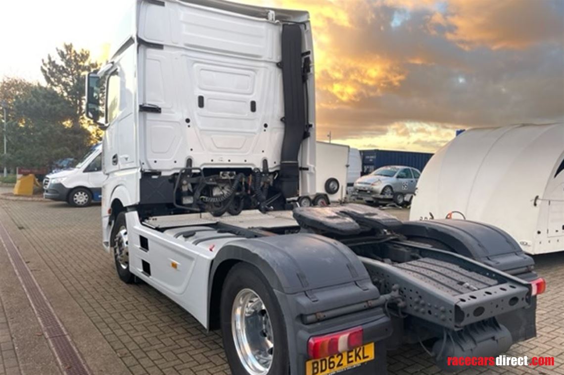 mercedes-1842-mega-space-4-x-2