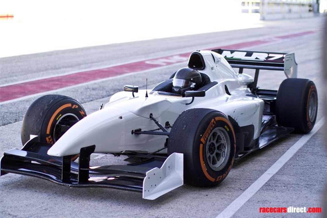 lola-b05-52-autogp-cars-with-gybson-engine