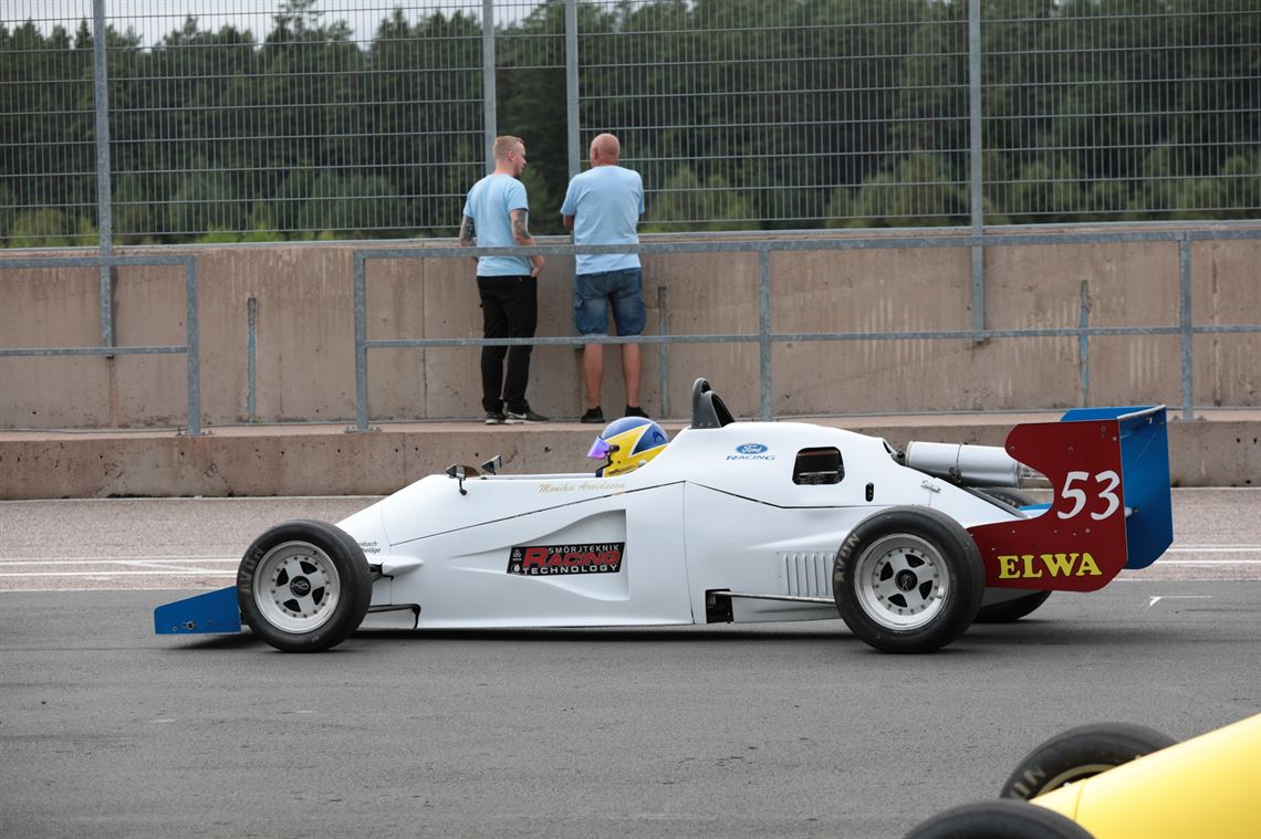 fast-reynard-sf85-ff2000-in-very-good-racing