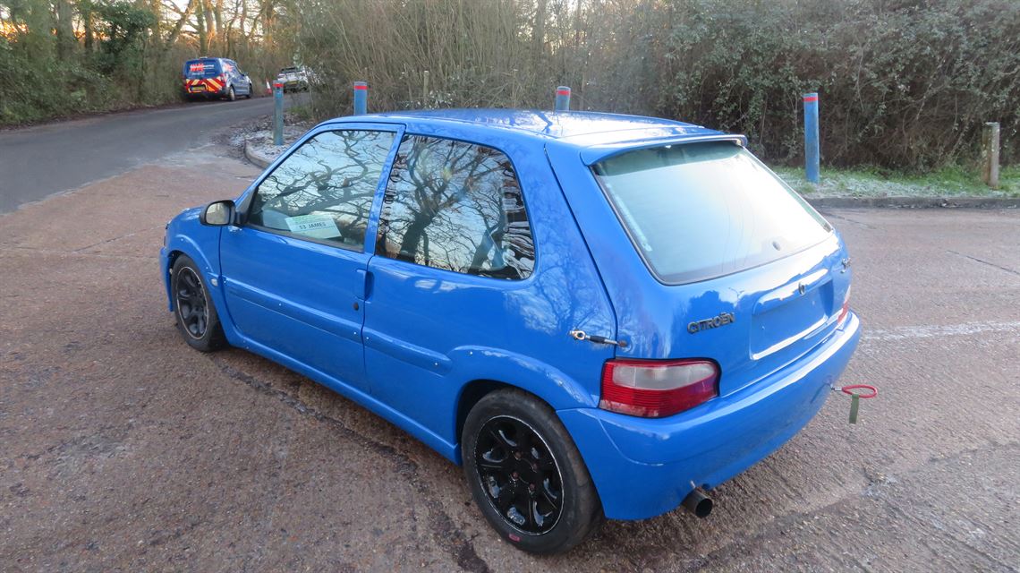junior-saloon-car---citroen-saxo