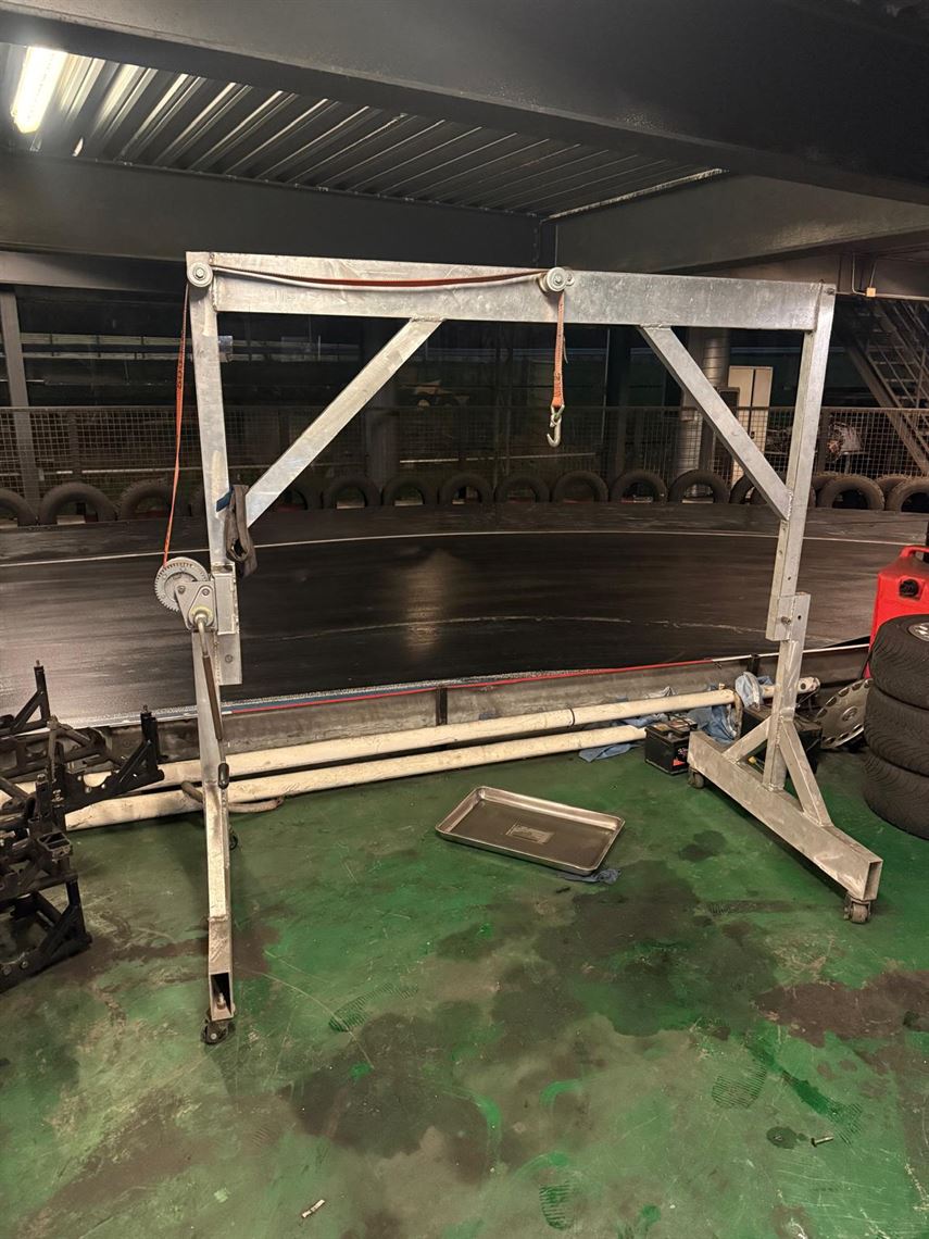 aluminium-hoist-for-formula-cars