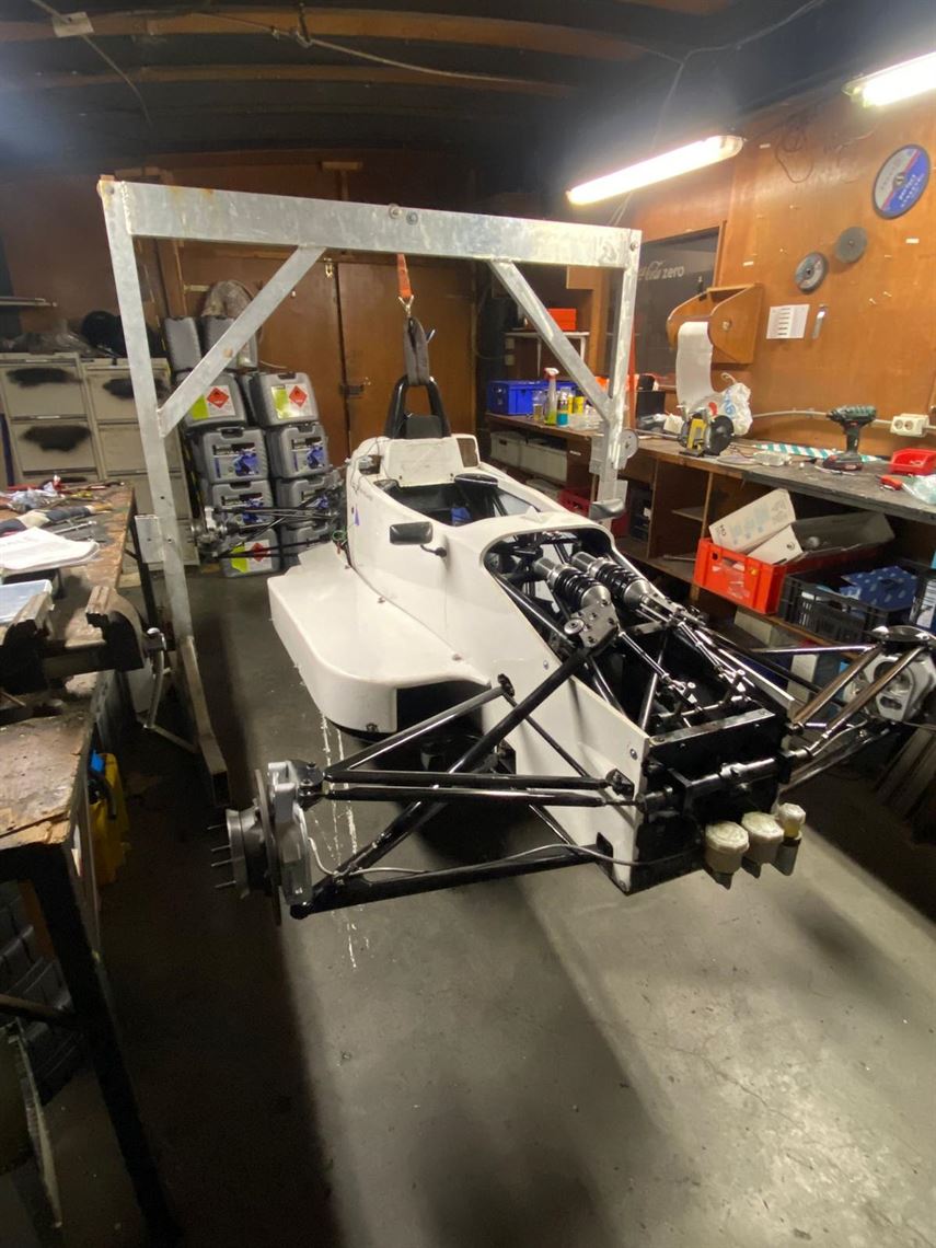 aluminium-hoist-for-formula-cars