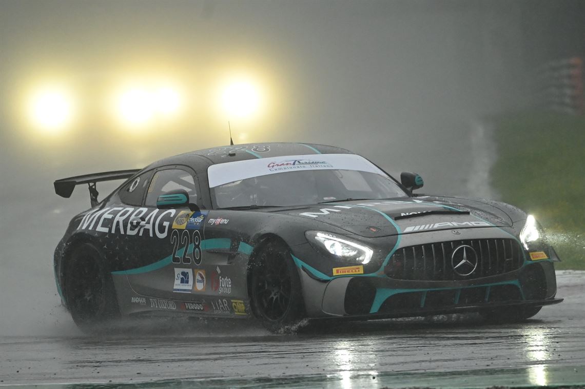 mercedes-amg-gt4-evo