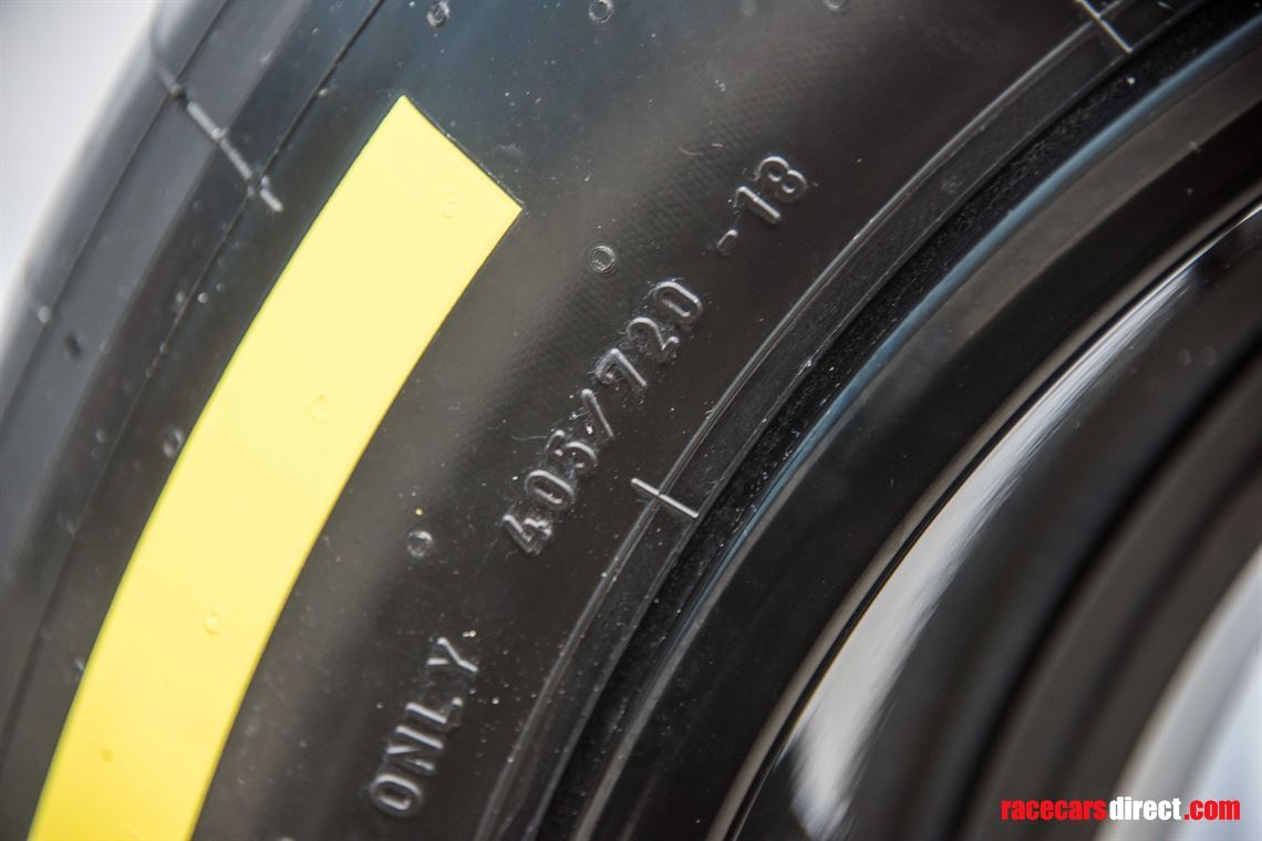f1-official-18-inch-pirelli-rear-tire-rim
