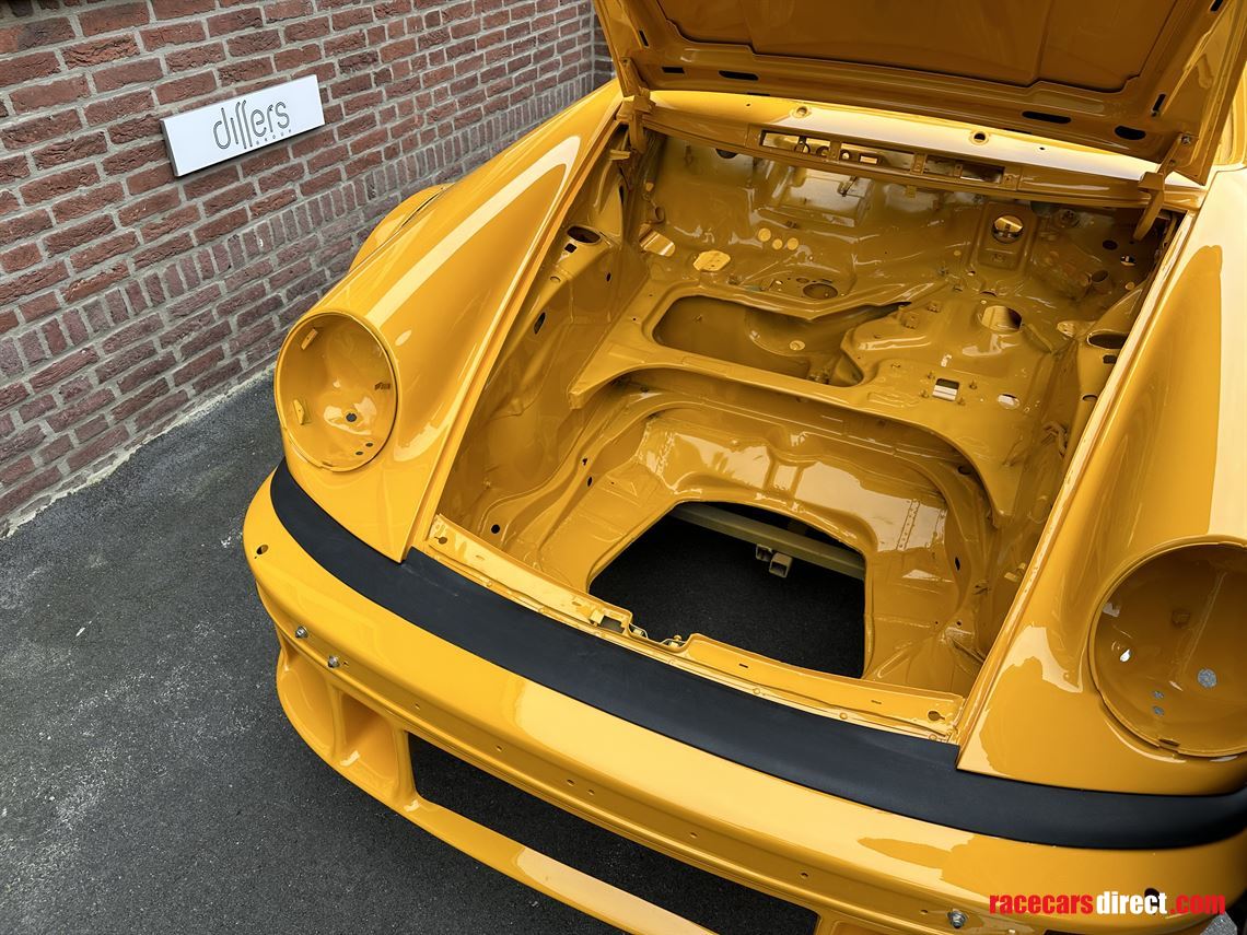 Racecarsdirect.com - Porsche 930/934 Race shell