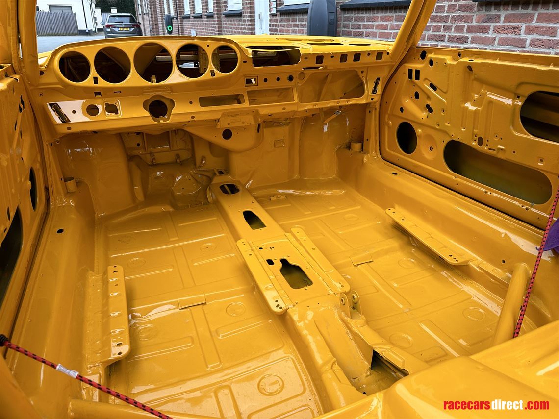 Racecarsdirect.com - Porsche 930/934 Race shell