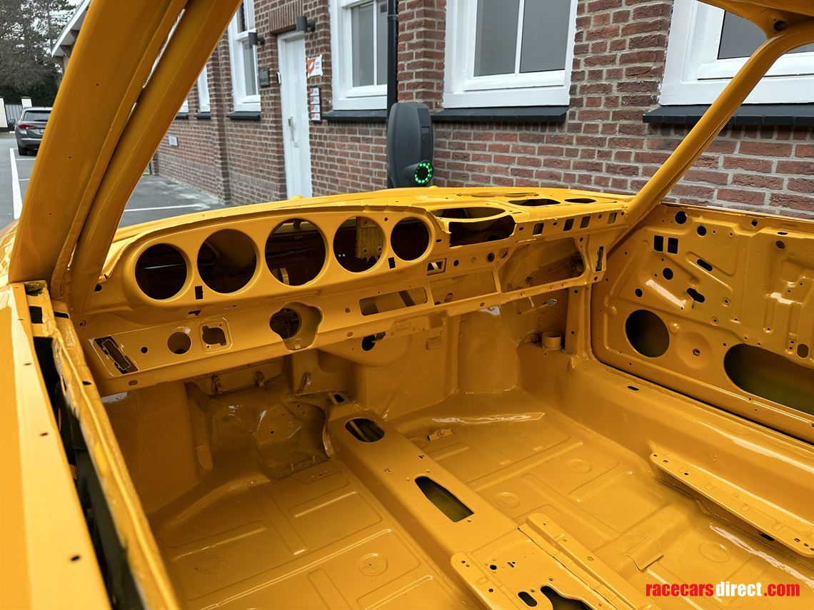 Racecarsdirect.com - Porsche 930/934 Race shell