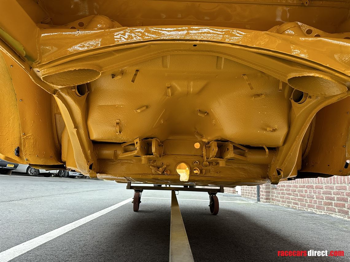 Racecarsdirect.com - Porsche 930/934 Race shell