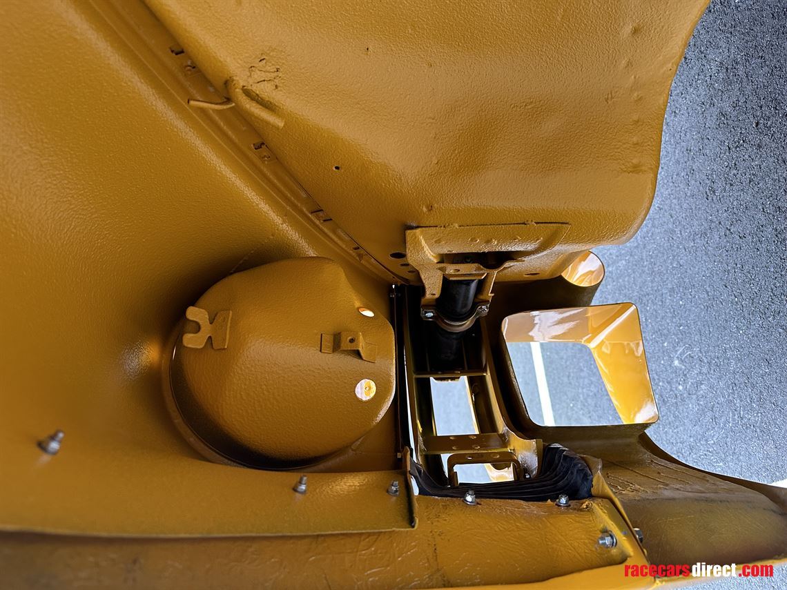 Racecarsdirect.com - Porsche 930/934 Race shell