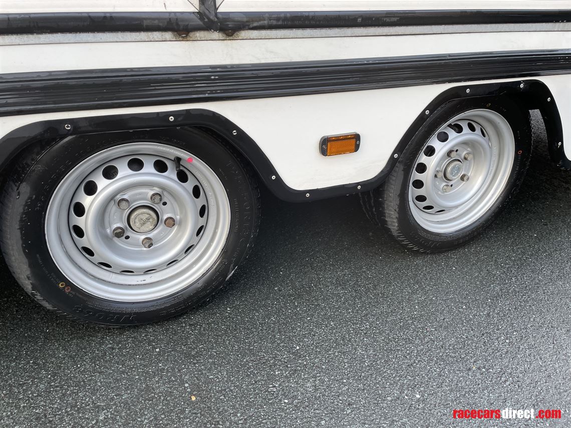 prosporter-twin-axle-covered-trailer