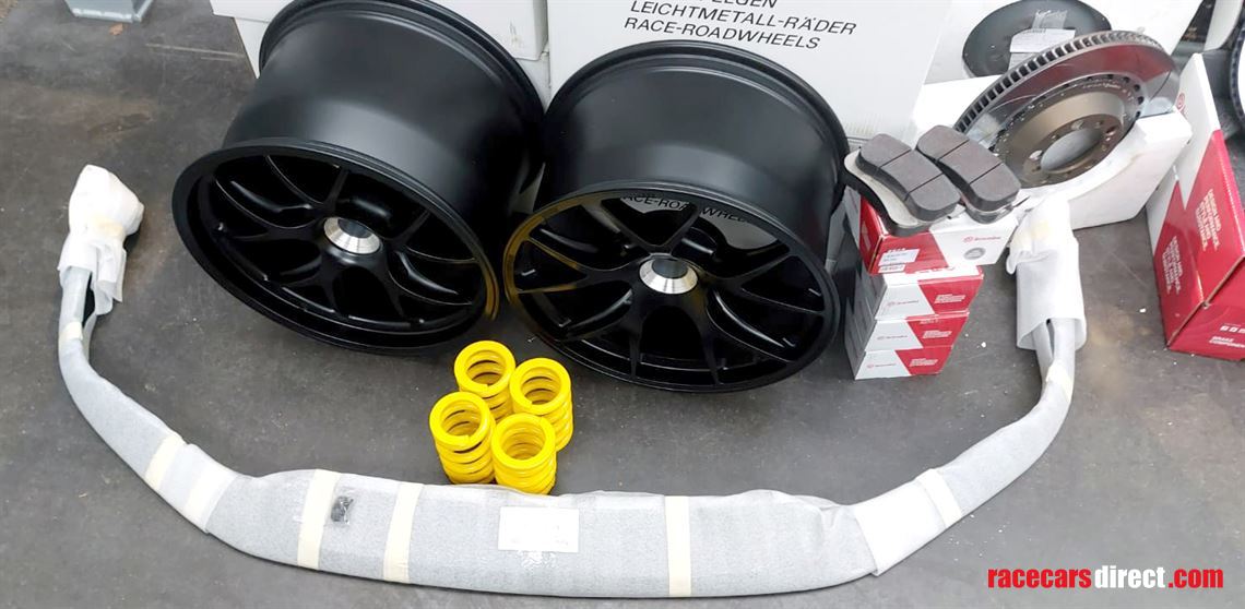 991-gt2rs-manthey-racing-spare-parts-pack