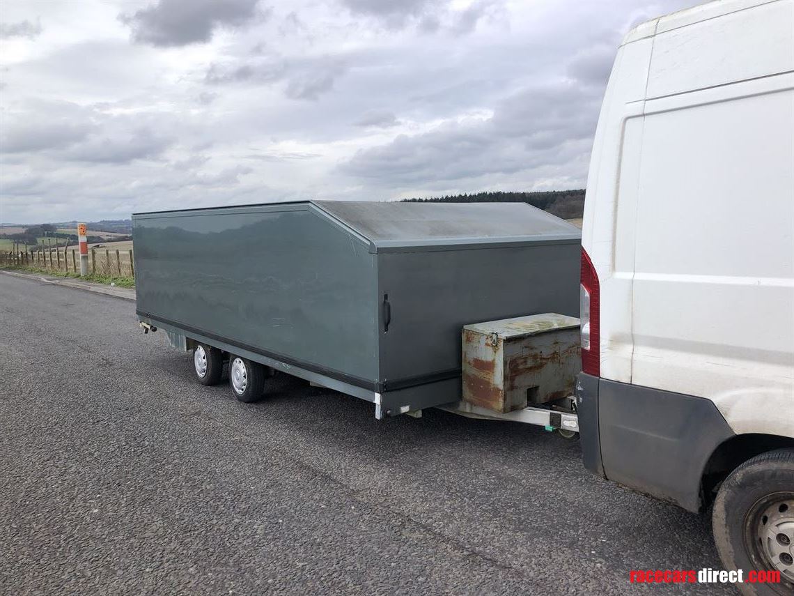 large-enclosed-trailer-with-integral-tail-lif