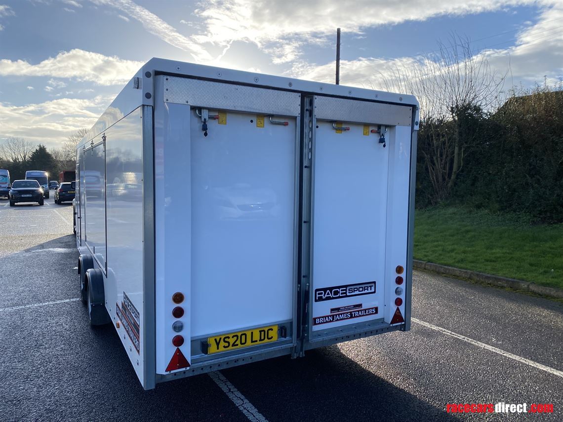 brian-james-race-sport-tarailer