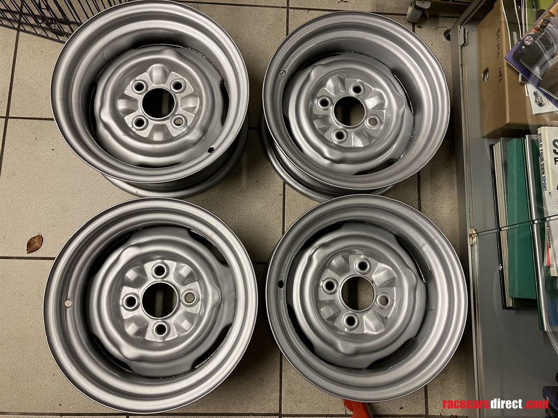 Racecarsdirect.com - Mk1 Cortina Wheels professionally refurbished