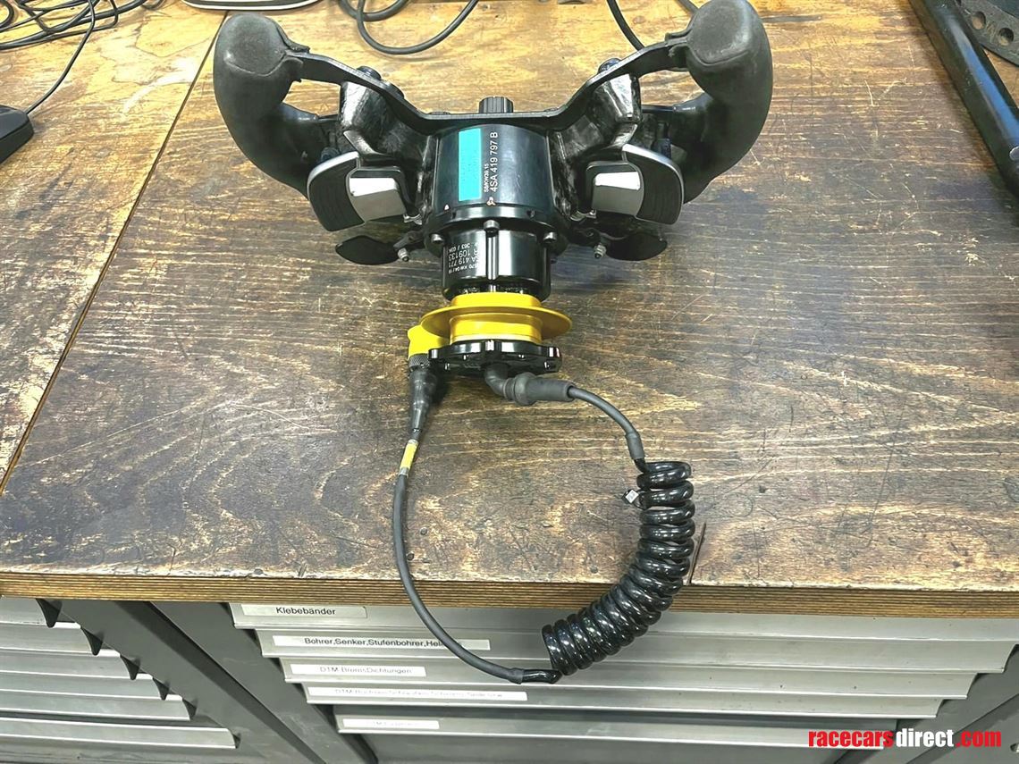 audi-r8-lms-gt3-steering-wheel