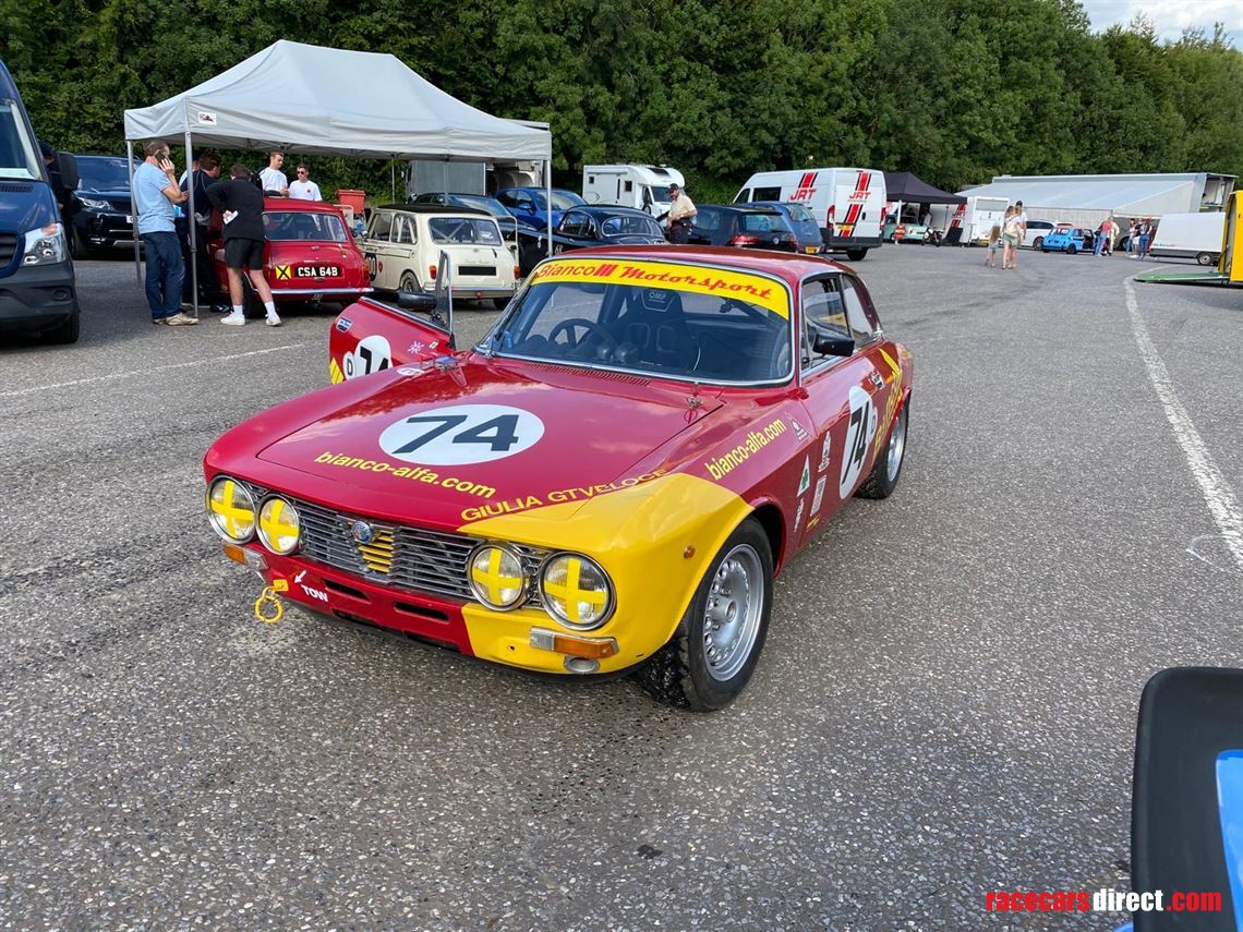 alfa-romeo-2000-gtv-1974