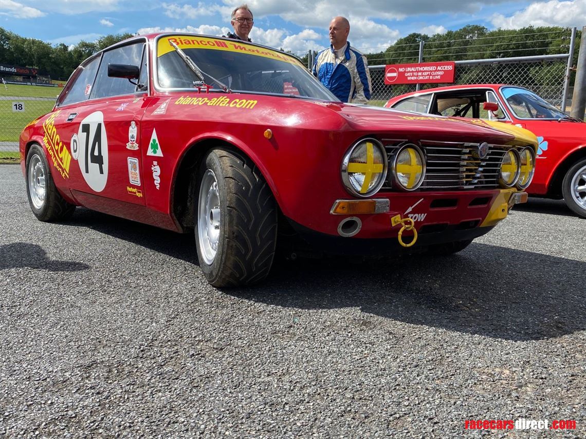 alfa-romeo-2000-gtv-1974