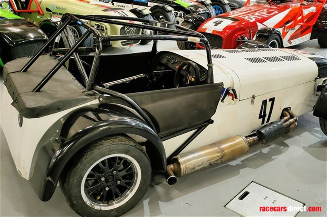 caterham-supersport-16-race-track-car