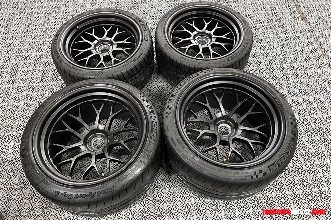 Retro Racing Center Lock Rims Racecarsdirect.com - Centerlock SIGNATURE Wheels.