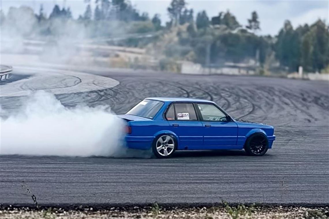 bmw-e30-v8-turbo