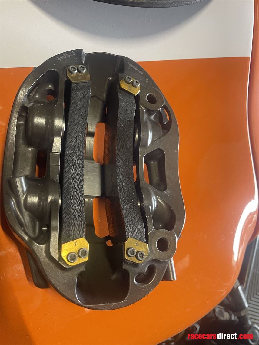 brembo-carbon-carbon-discs-calipers-pads