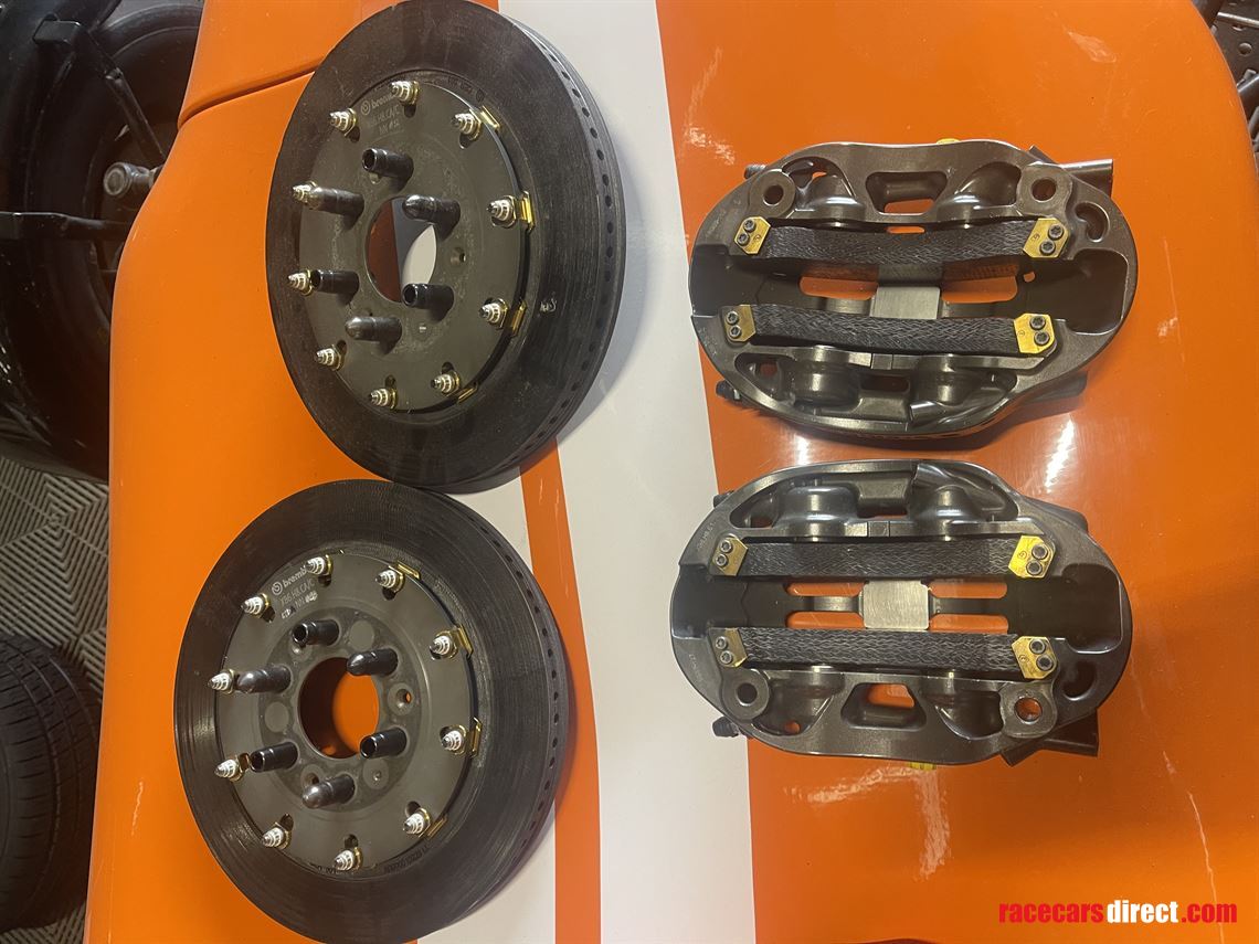 brembo-carbon-carbon-discs-calipers-pads